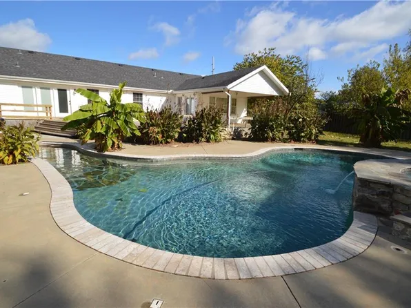 141 W Morris Ave, Bethel Heights, AR 72764