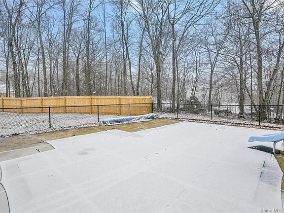 5th image of 22 Lake Dr