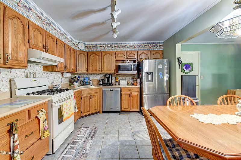 3rd image of 519 Charles Street