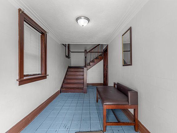 4th image of 16609 Emerald Ave