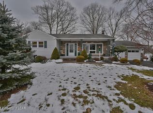 17 Oak Dr, Dallas, PA 18612