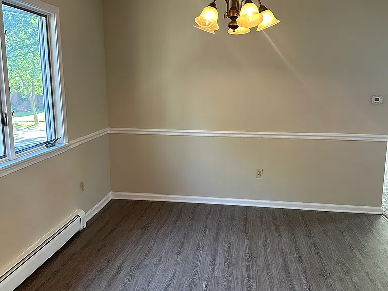 110 Chateau Ter — Photo 5