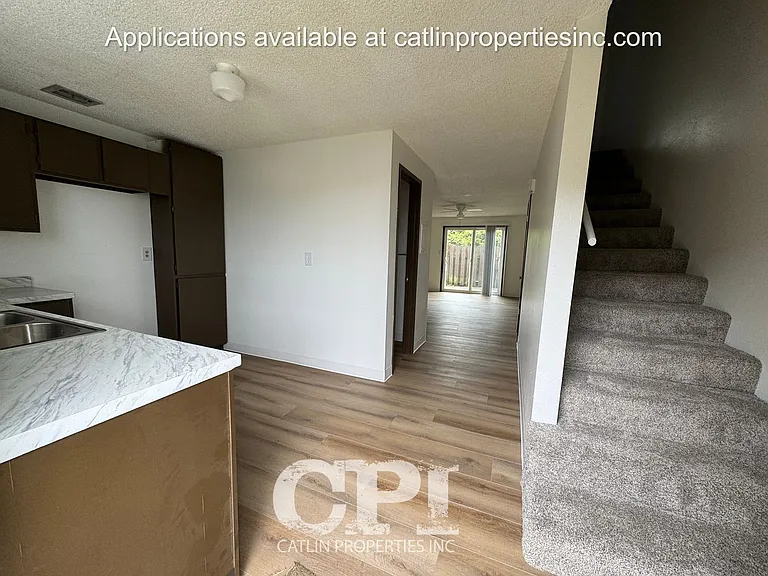 917 Cedar St — Photo 6