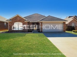 544 E Elder Ln, Mustang, OK 73064