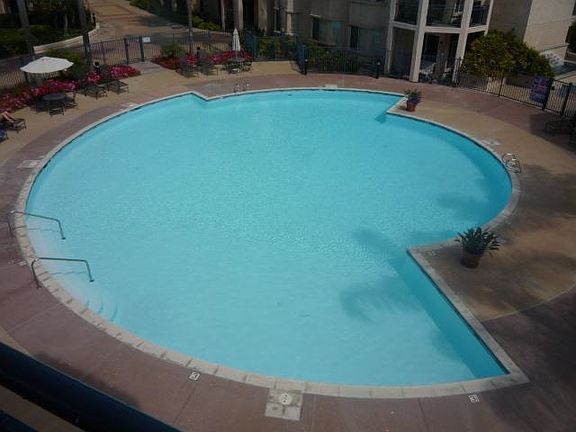 2nd image of 580 Camino De La Reina Unit 119