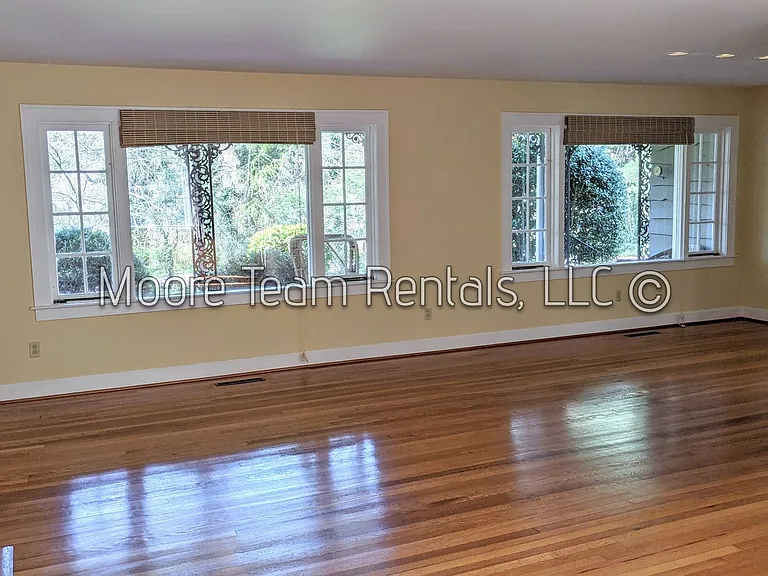 2612 Haywood Rd — Photo 10