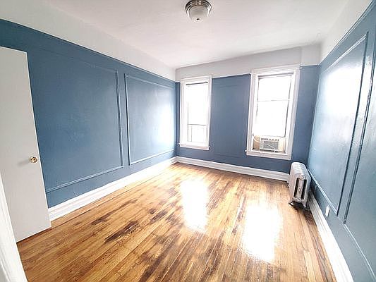 3rd image of 902 44th St #C20