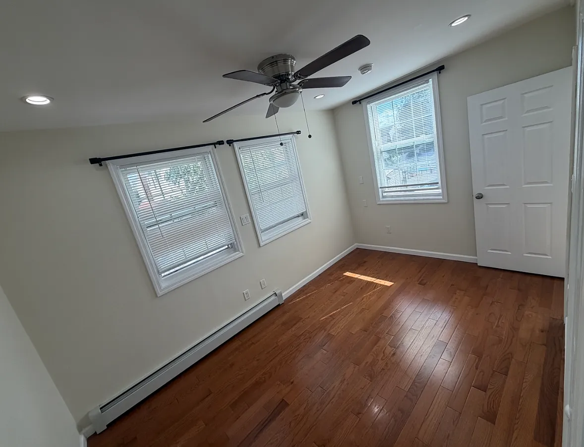 2 bed, 850 sqft, $2,900 — Photo 4
