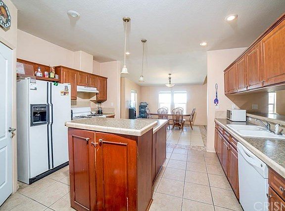 5th image of 5920 E Avenue T2