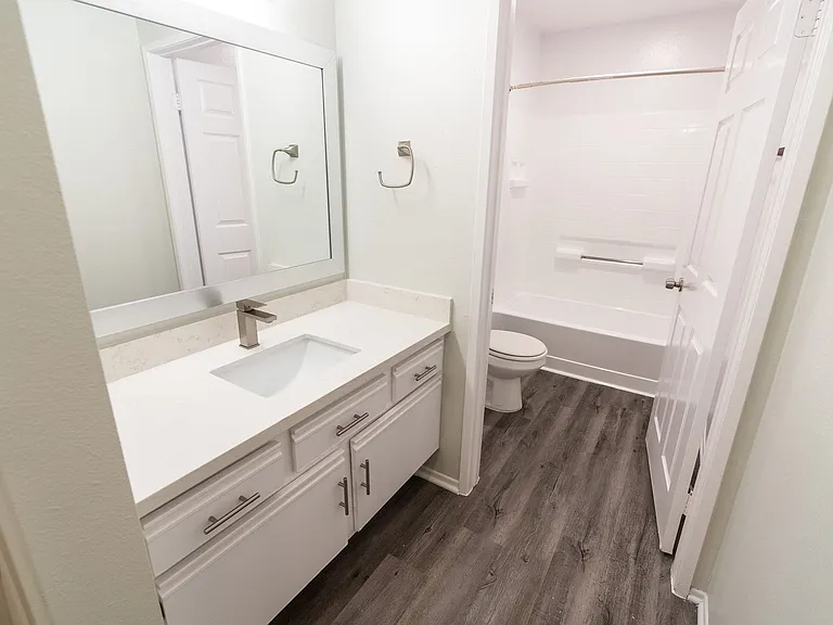 5235 Kester Ave — Photo 95