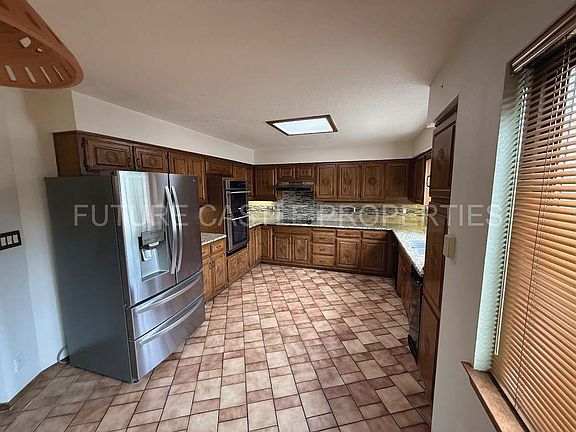 3rd image of 5021 Calle Del Cielo NE