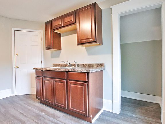 3rd image of 473 Banfil St #1