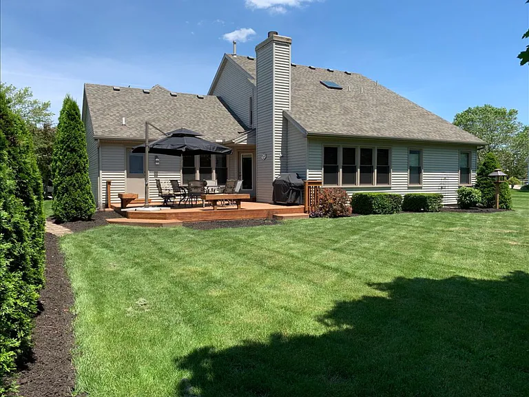 2048 Lexington Rd — Photo 4
