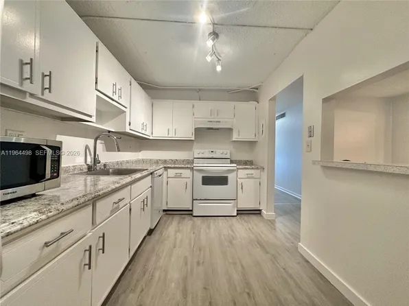 1470 NE 125th Ter APT 210, North Miami, FL 33161