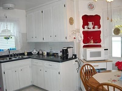4th image of 5510 Laverne Ave