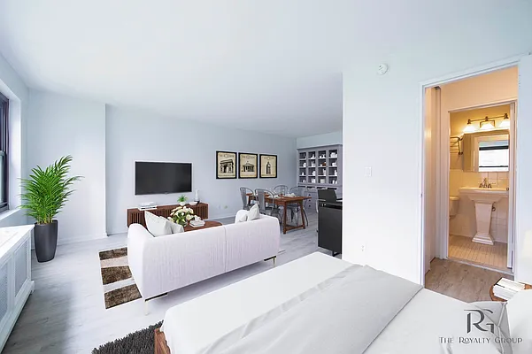 Sold by Nest Seekers International | media 8