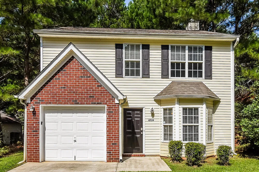 3 bed, 2.5 bath, 1586 sqft, $1,745 — Photo 1