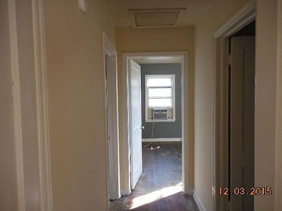 4th image of 122 Darnell Pl