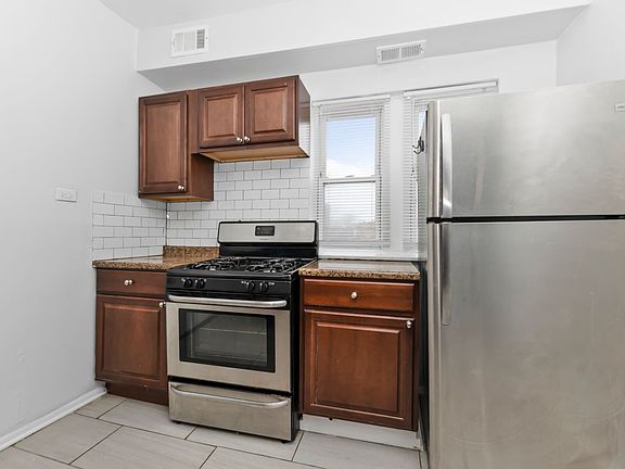 2nd image of 6100-6108 S Eberhart Ave #6100-3E