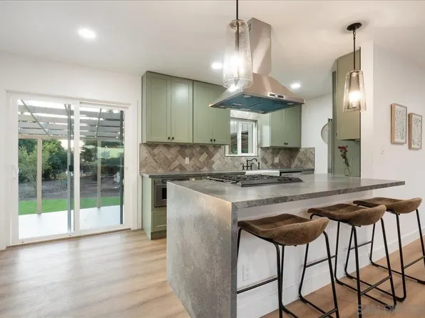 495 Vale View Dr, Vista, CA 92081