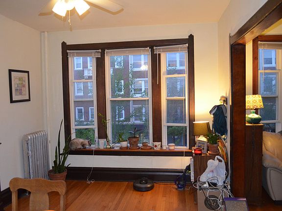 2nd image of 1947 W Montrose Ave #2W