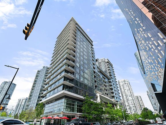 2nd image of 68 Smithe St #608