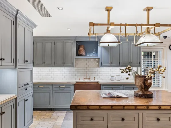 21 Beekman Place image 8 of 13