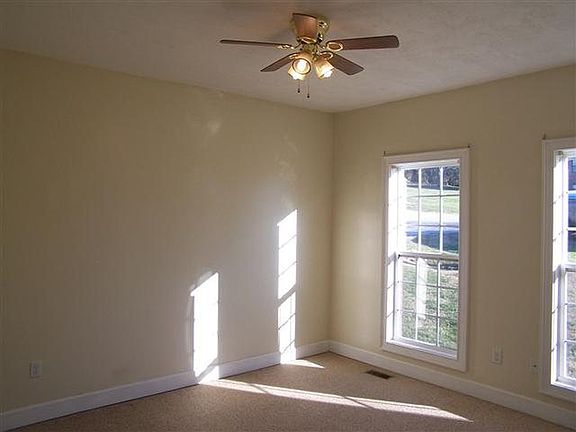 5th image of 626 Jasmine Ln