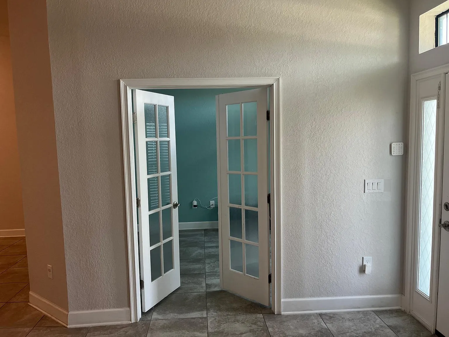 4 bed, 2.0 bath, 2211 sqft, $2,800 — Photo 4