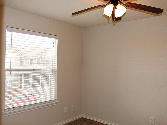 5th image of 5551 29th St Unit 4211