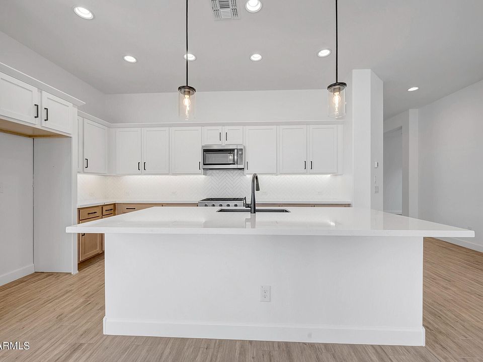 1st image of 2942 E MANZANILA Avenue