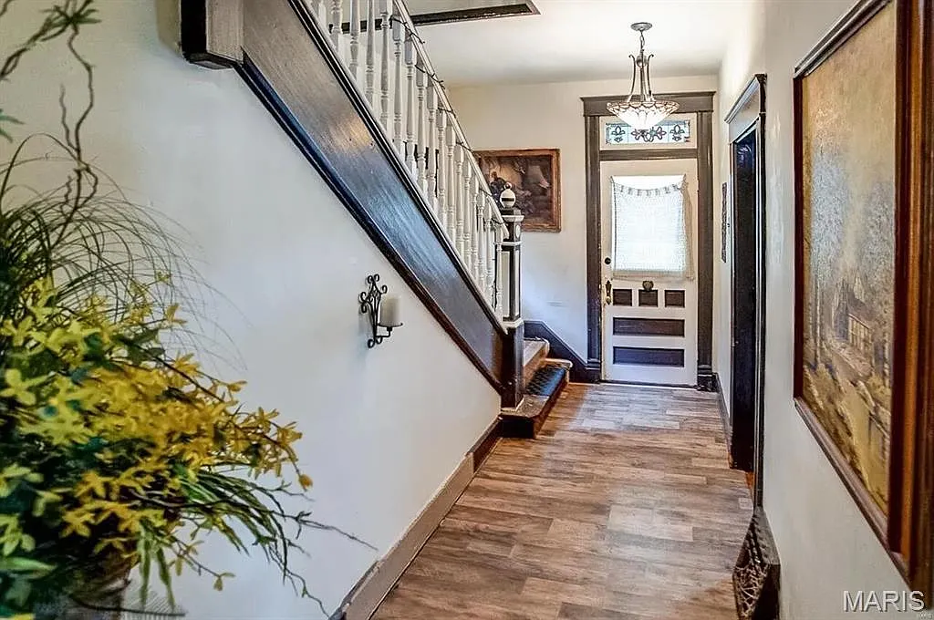 3 bed, 2.0 bath, 1584 sqft, $1,700 — Photo 2