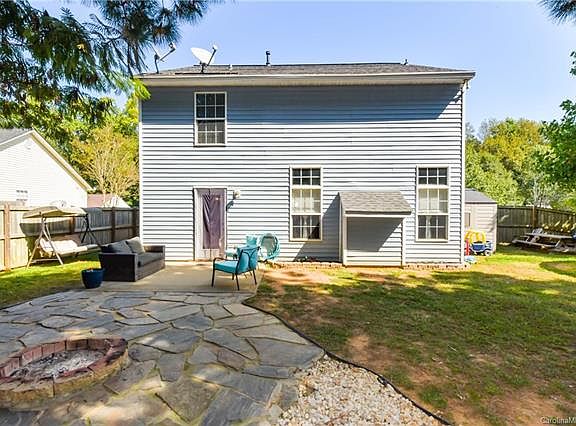 3rd image of 2324 Mancke Dr