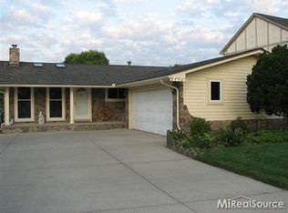 39565 Lakeshore Dr, Harrison Township, MI 48045