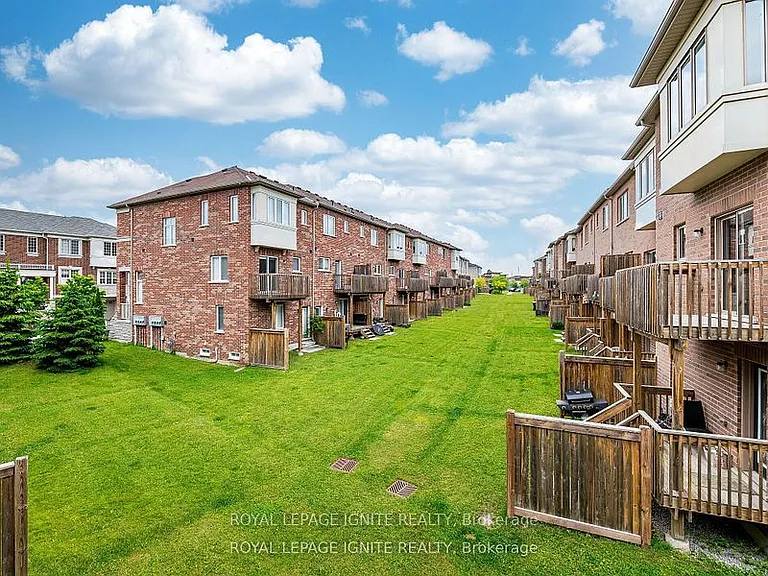 37 Aspen Hills Rd — Photo 10