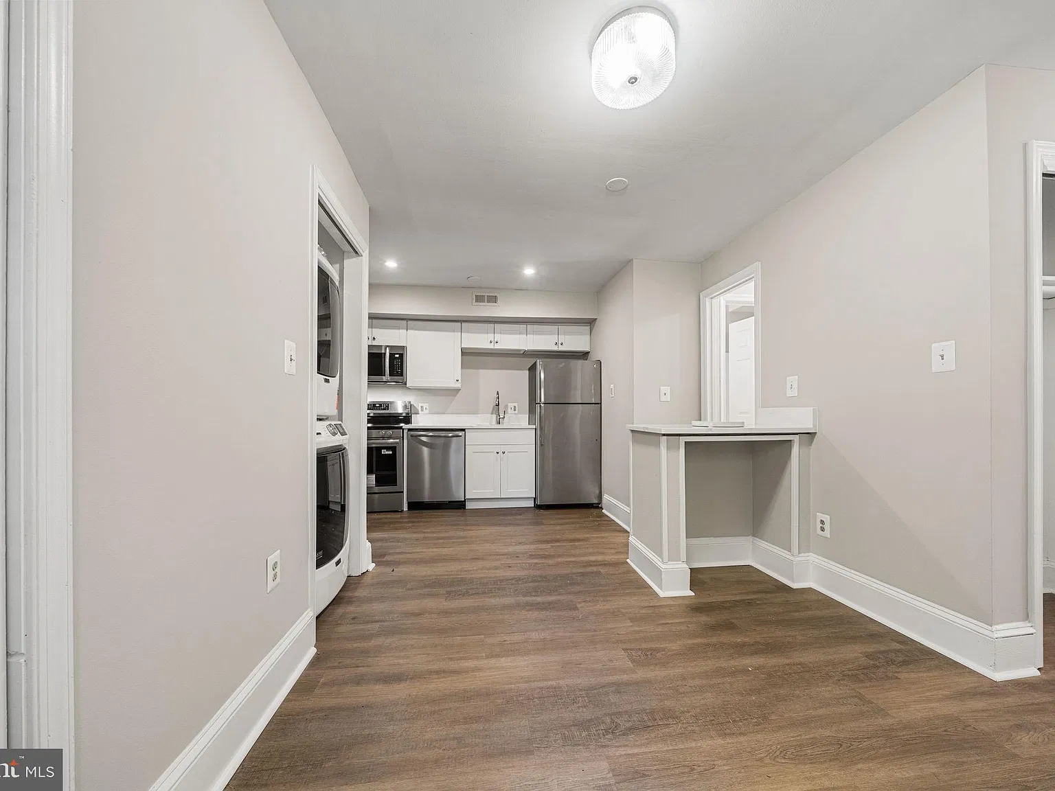 1 bed, 1.0 bath, 735 sqft, $2,100 — Photo 2