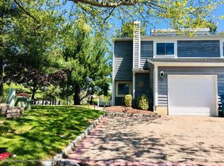 9 Spring Ct, Tinton Falls, NJ 07724