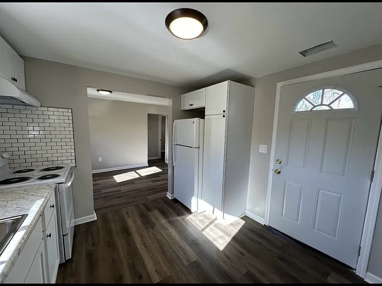 1141 S Virginia Ave #1/2 — Photo 2