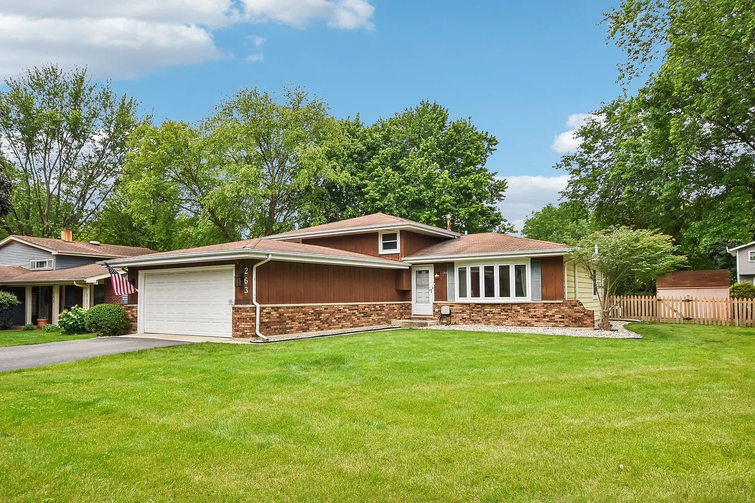 263 Bay Colony Dr photo 1