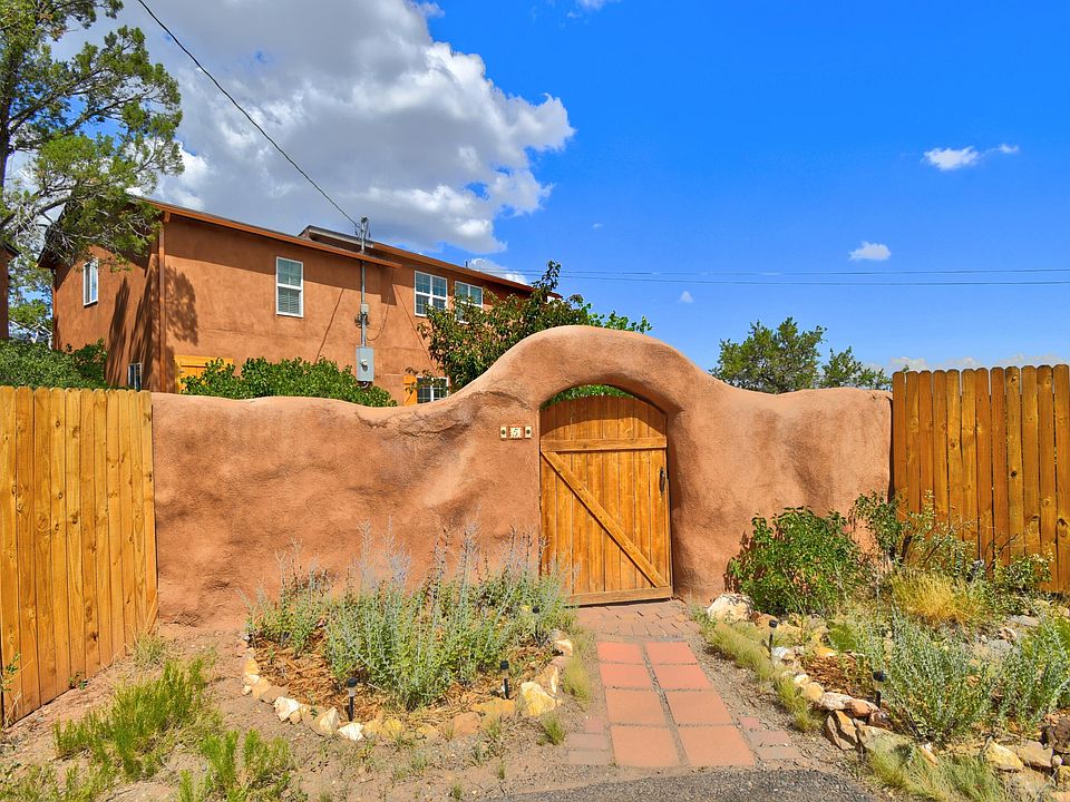 1st image of 5 Lakeview Cir