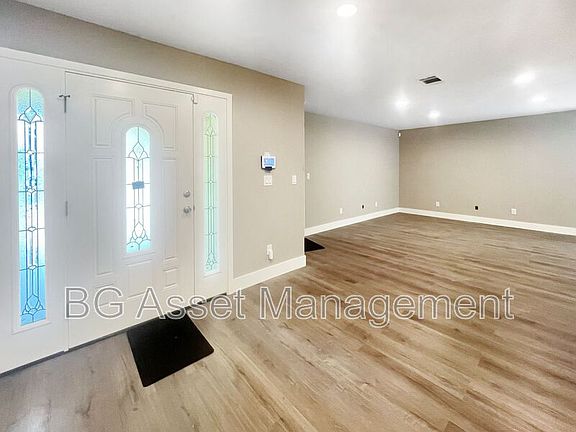 2nd image of 511 Dahlia Ct