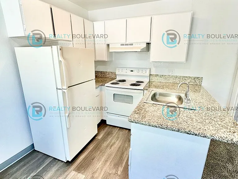 929 Willow St — Photo 3