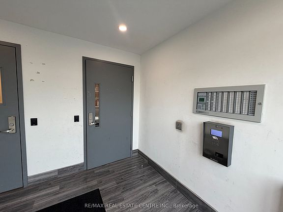 3rd image of 1098 Paisley Rd #105-A