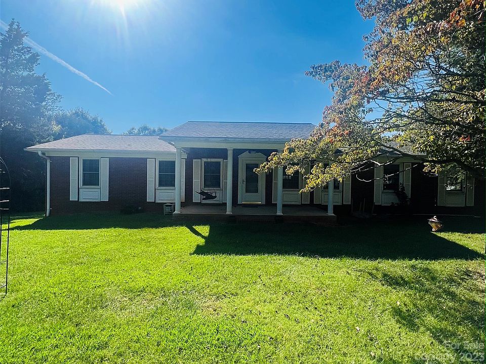 1st image of 114 Palmer Ln