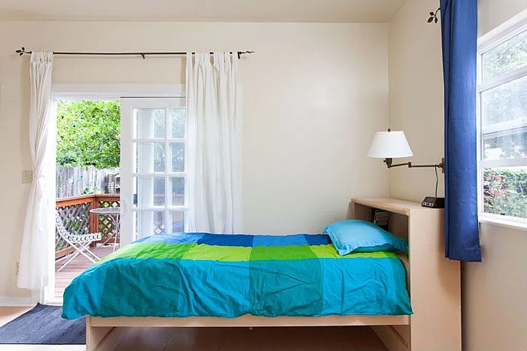 Studio, 225 sqft, $1,600 — Photo 2