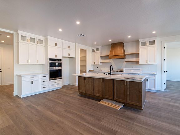 3rd image of 989 S Rattlesnake Ln #14