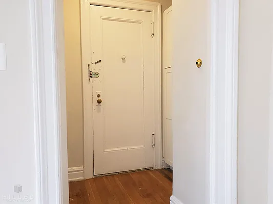 Rented by Hillel Realty Group | media 16