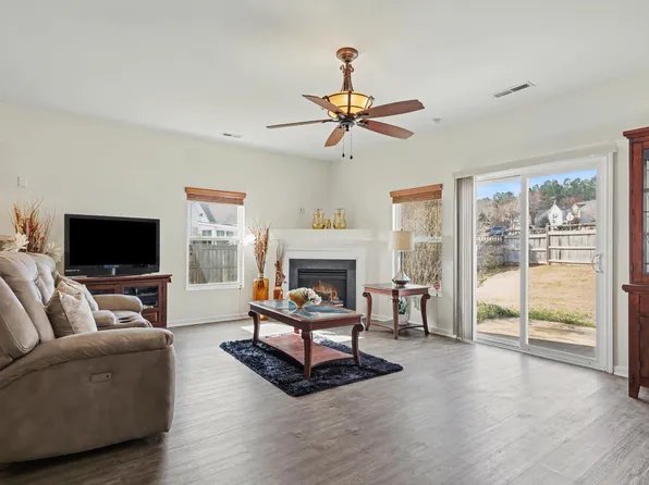 1305 Hosmer Ct, Wake Forest, NC 27587