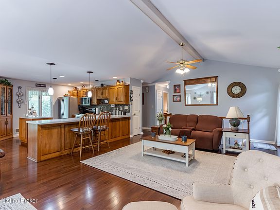 5th image of 391 Loretta Dr
