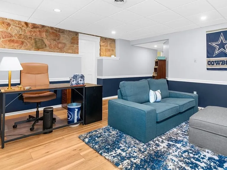 Basement flex space: Use as bedroom, office, movie room....